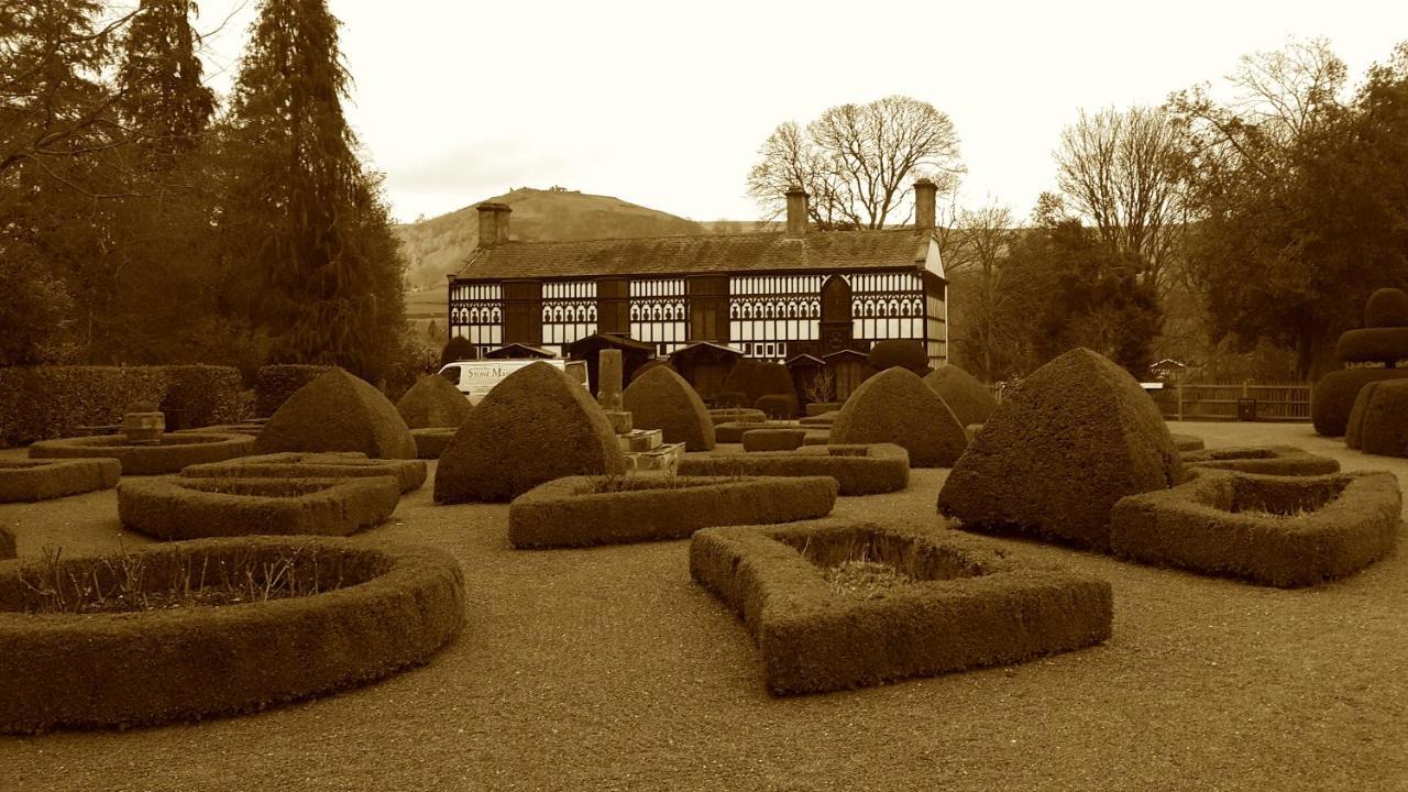 The Hand Hotel Llangollen Exterior photo